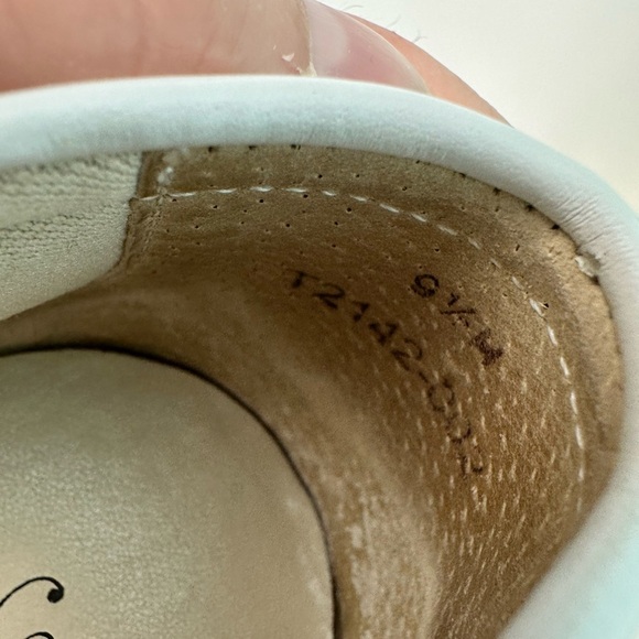 Trotters Brazilian White soft leather flat loafers, size 9.5, New but no box - Picture 9 of 9